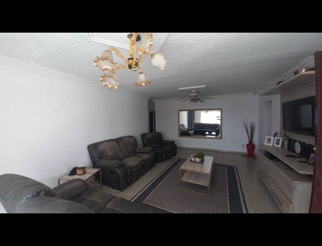 4 BEDROOM HOUSE FOR SALE IN PHILIP NEL PARK